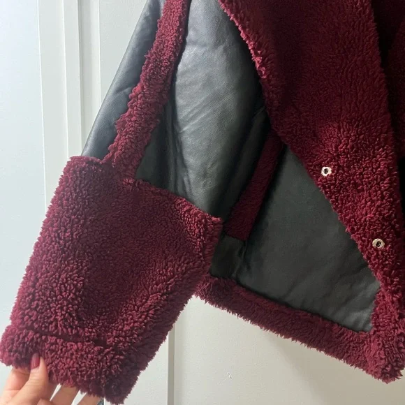 PrettyLittleThing Burgundy and Black Teddy Jacket - Picture 2 of 8